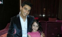 بنطال محمد عساف الممزق يثير جدلاً واسعاً